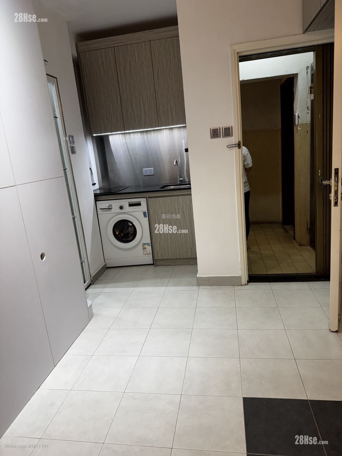 Man King Building Rental 1 Bedroom , 1 Bathroom 195 ft²