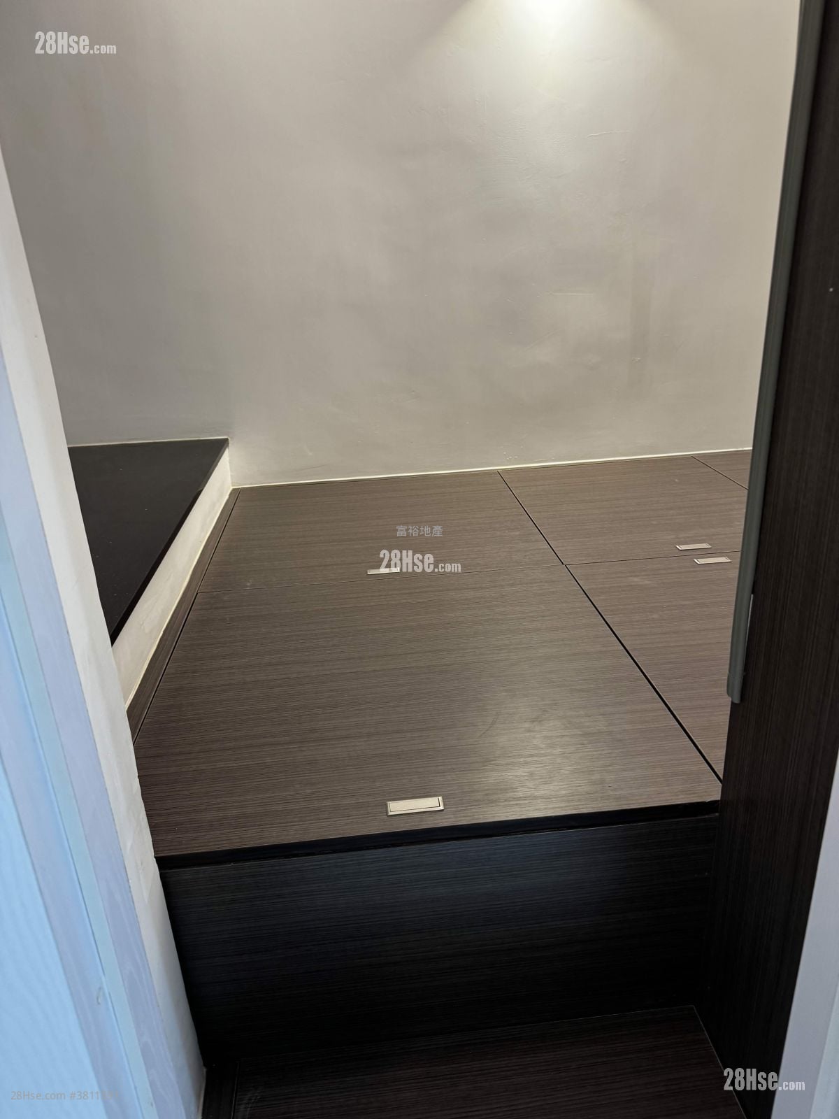 Man King Building Rental 1 Bedroom , 1 Bathroom 195 ft²