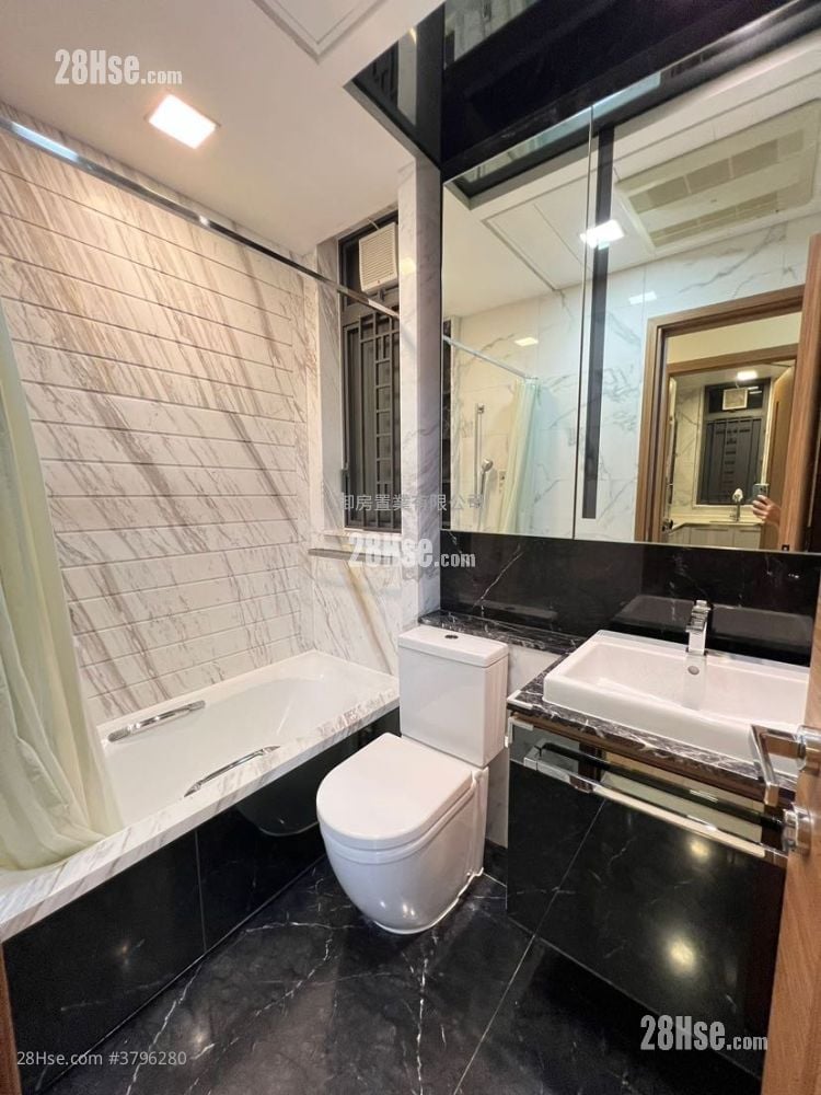 Grand Yoho Rental 3 Bedrooms 592 ft²