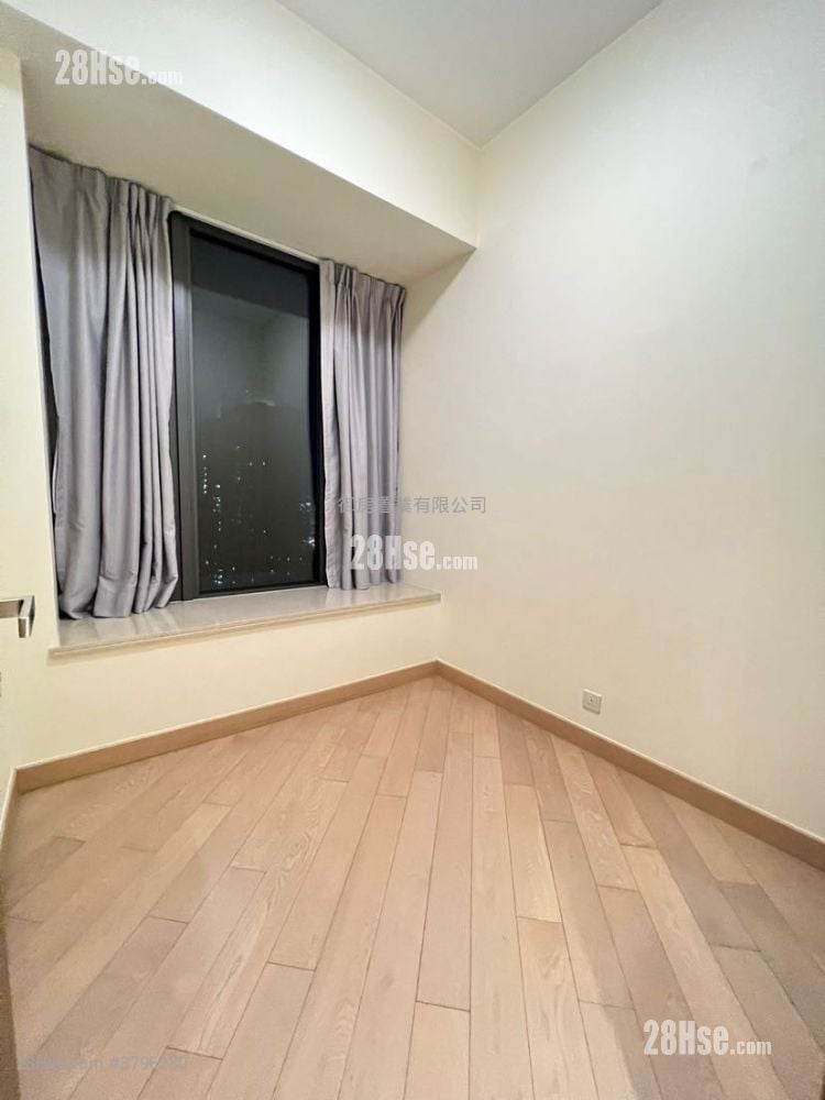 Grand Yoho Rental 3 Bedrooms 592 ft²