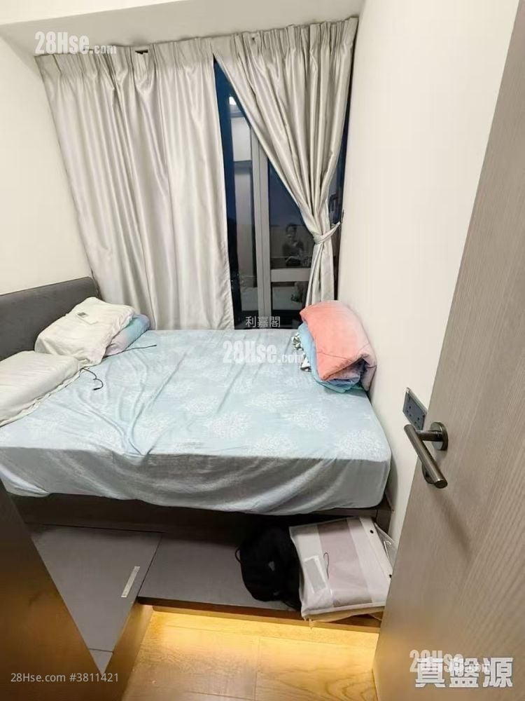 Le Pont Sell 3 Bedrooms 738 ft²