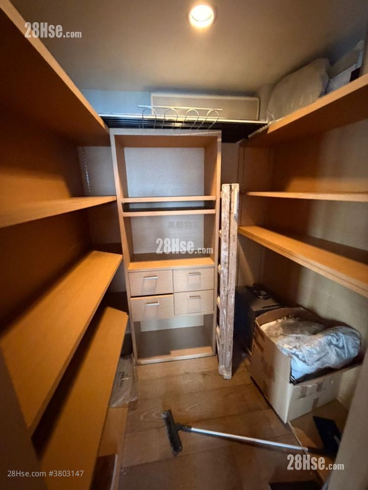 睡房 2: 君临天下 租盘 3 房 , 3 浴室 1,061 平方尺