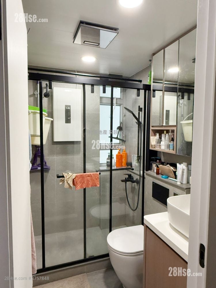 Kai Chuen Court Sell 2 Bedrooms , 1 Bathroom 441 ft²