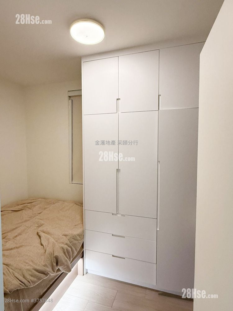 Kai Chuen Court Sell 2 Bedrooms , 1 Bathroom 441 ft²