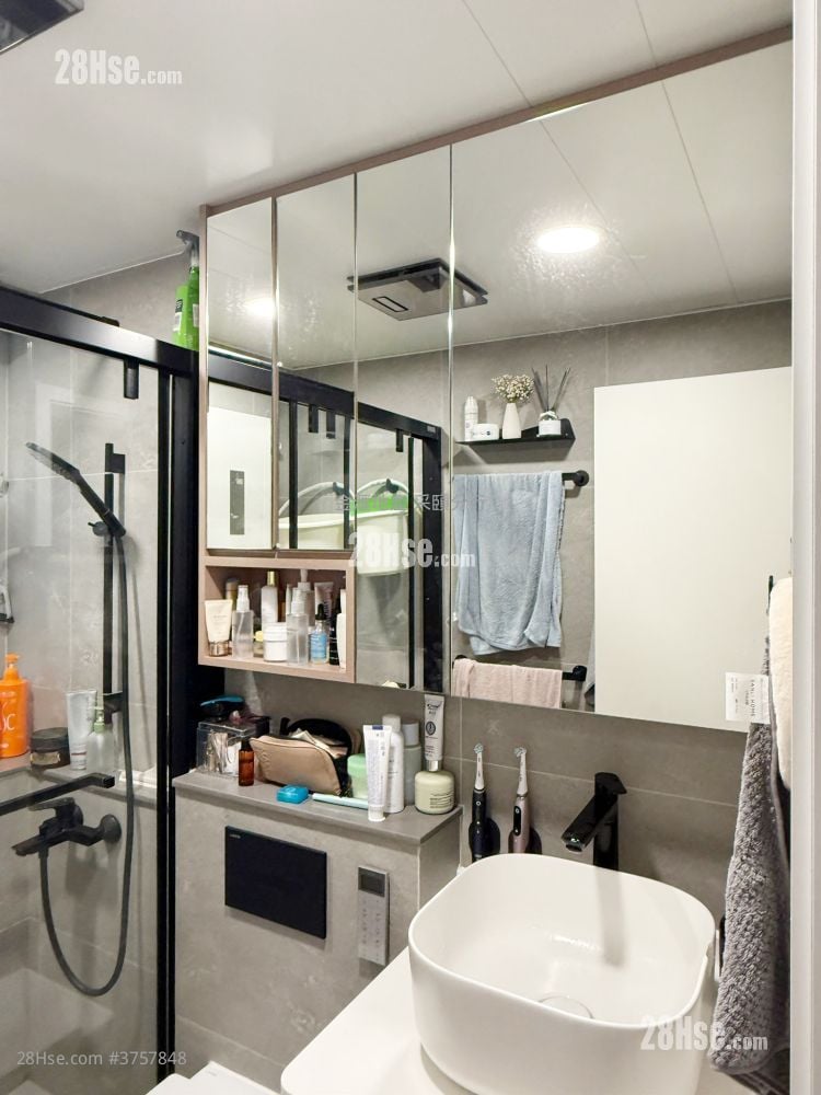 Kai Chuen Court Sell 2 Bedrooms , 1 Bathroom 441 ft²