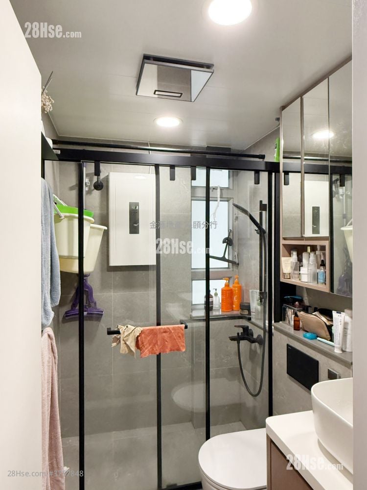 Kai Chuen Court Sell 2 Bedrooms , 1 Bathroom 441 ft²