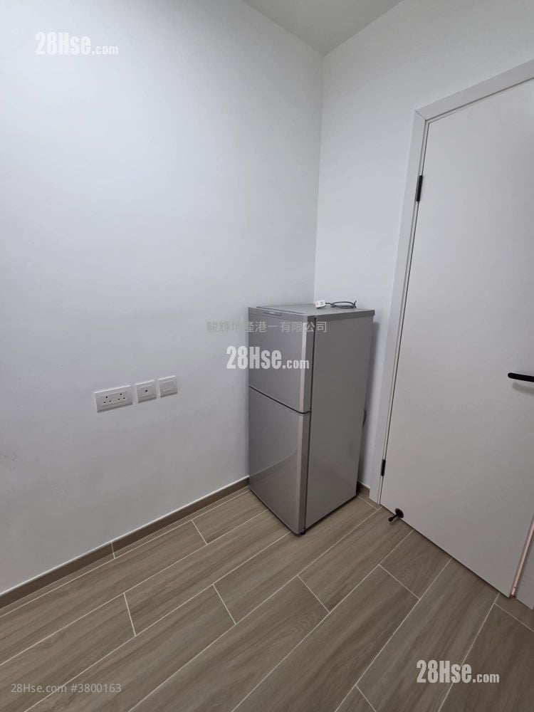 Golden Crown Court Rental 1 Bedroom , 1 Bathroom 180 ft²