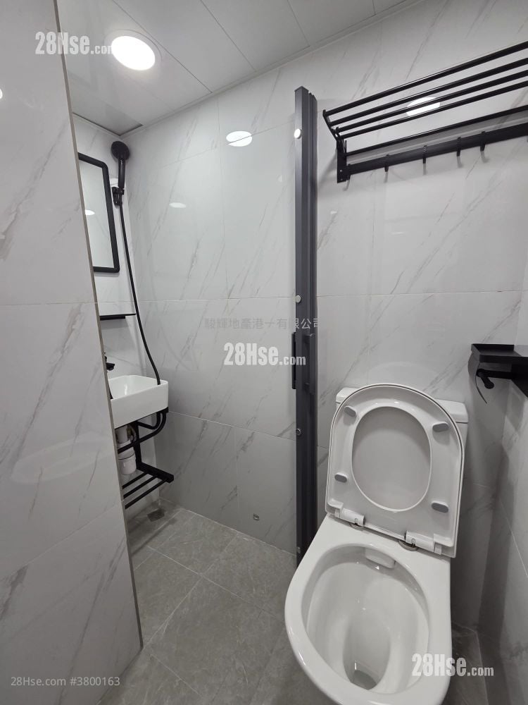 Golden Crown Court Rental 1 Bedroom , 1 Bathroom 180 ft²