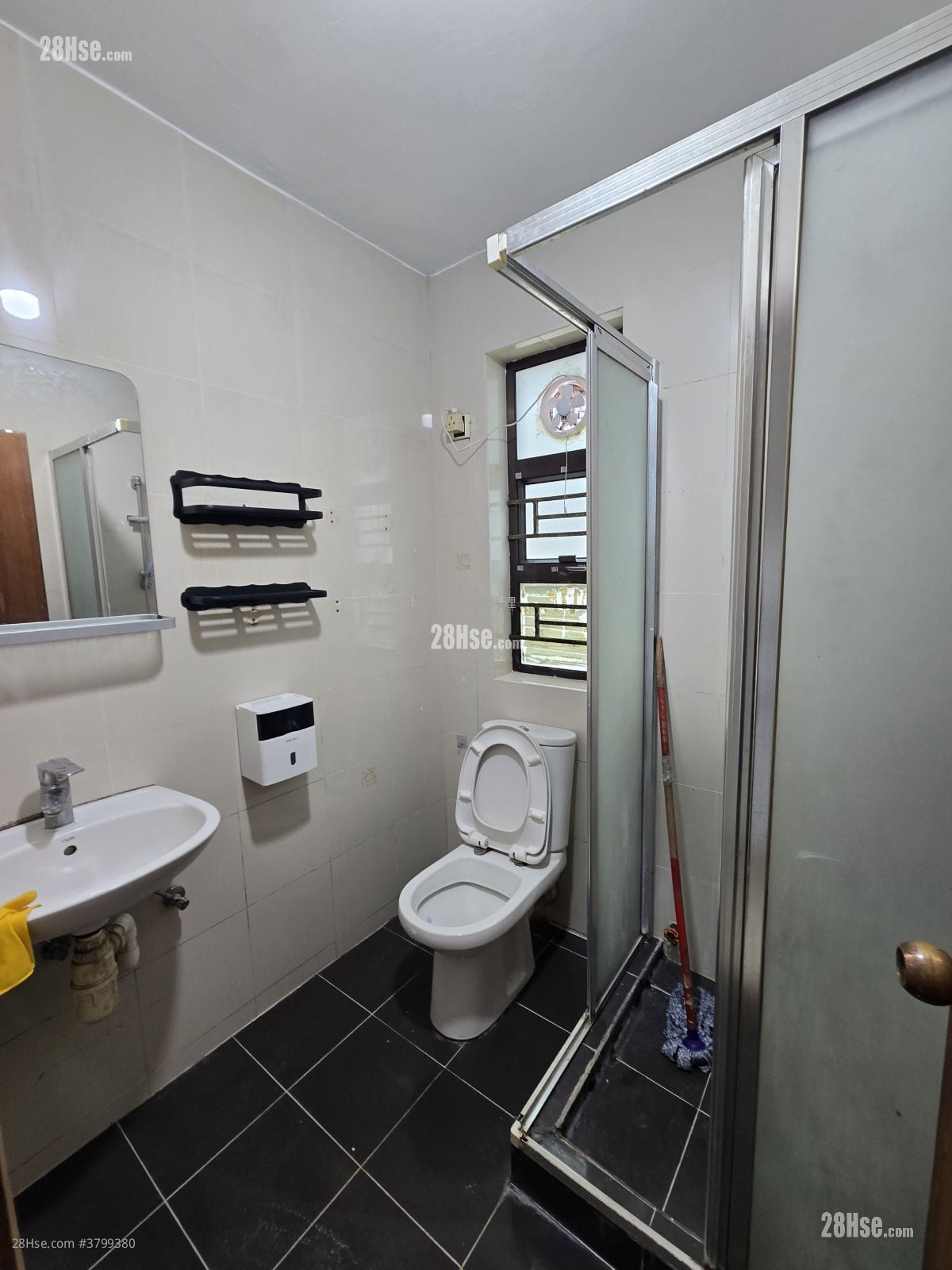 村屋 租盘 3 房 , 1 浴室 700 平方尺