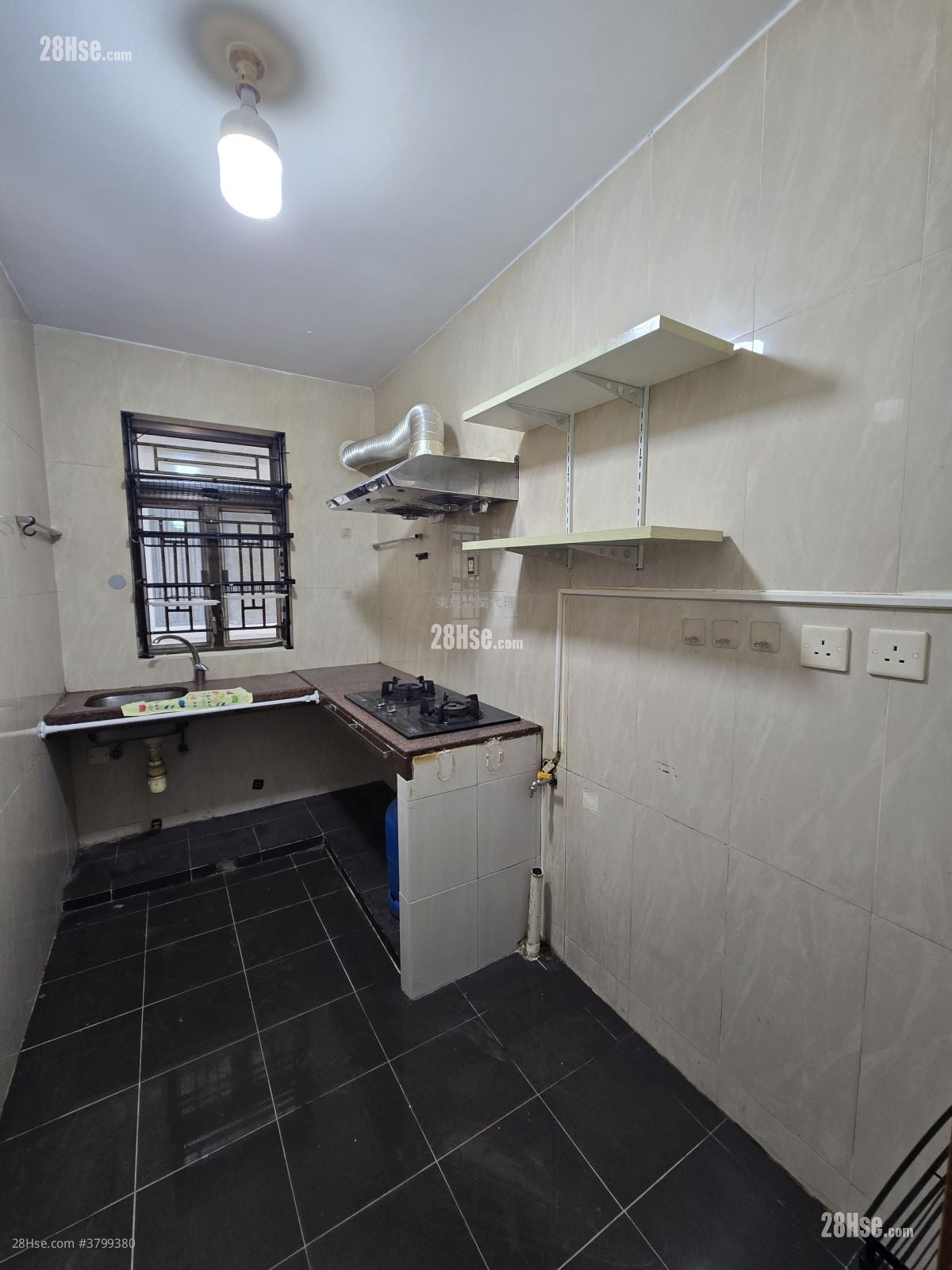 村屋 租盘 3 房 , 1 浴室 700 平方尺