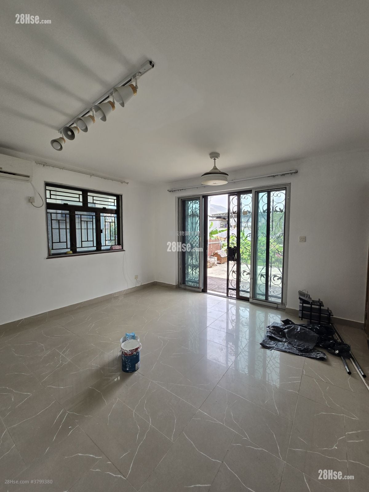 村屋 租盘 3 房 , 1 浴室 700 平方尺