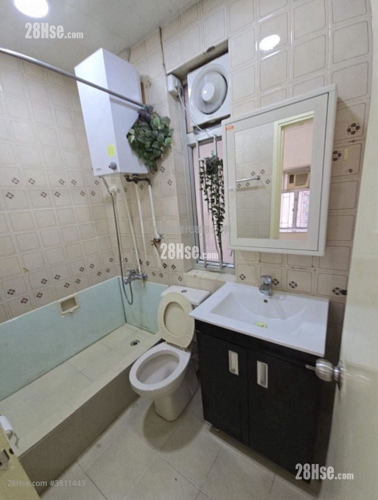 Po Sing Centre Sell 2 Bedrooms , 1 Bathroom 329 ft²