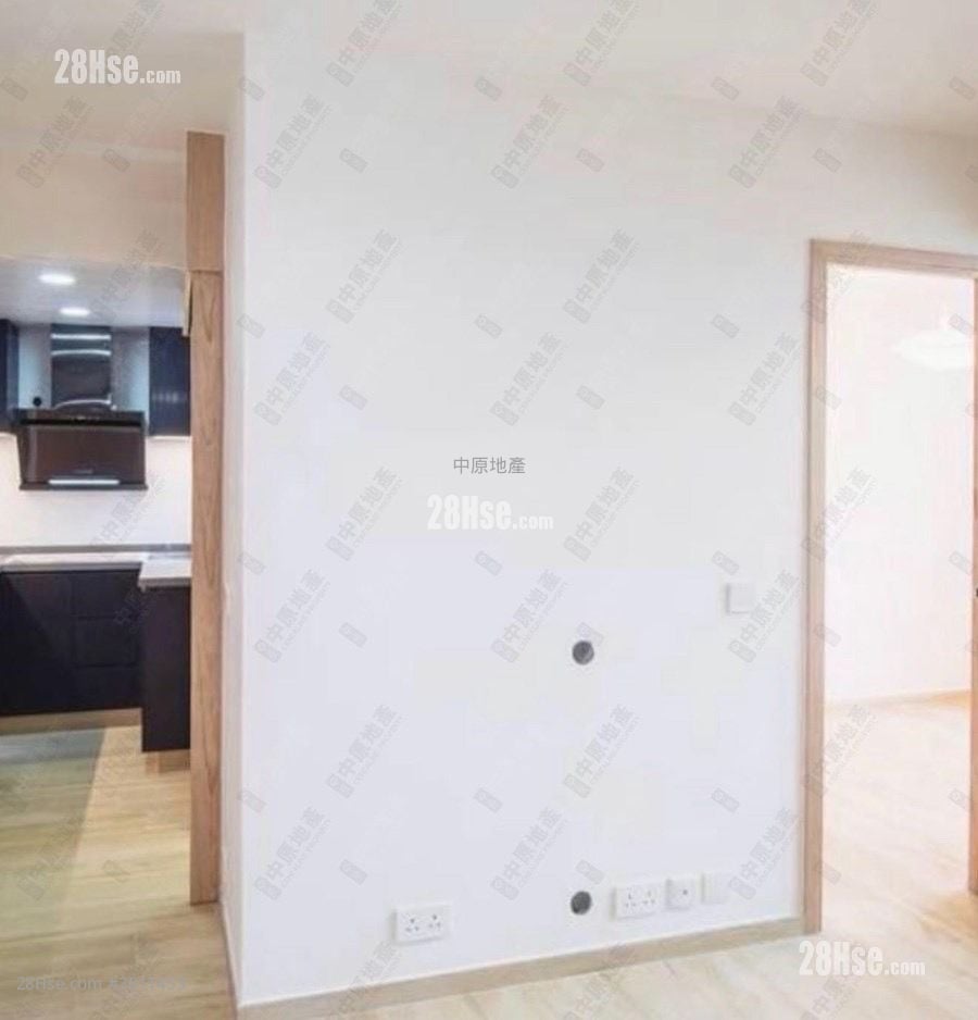 Hoi Lok Court Sell 2 Bedrooms 393 ft²