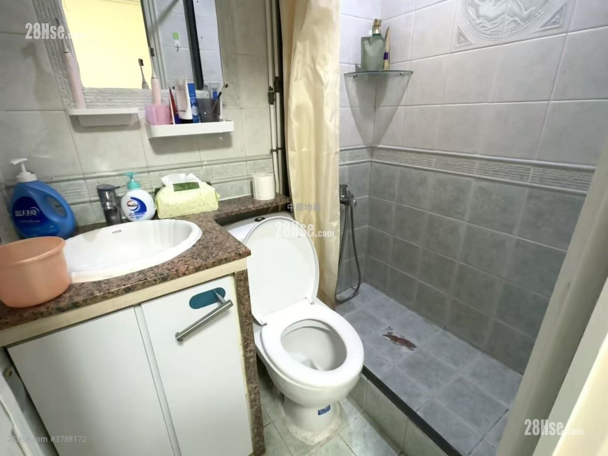 金狮花园 租盘 2 房 , 1 浴室 266 平方尺