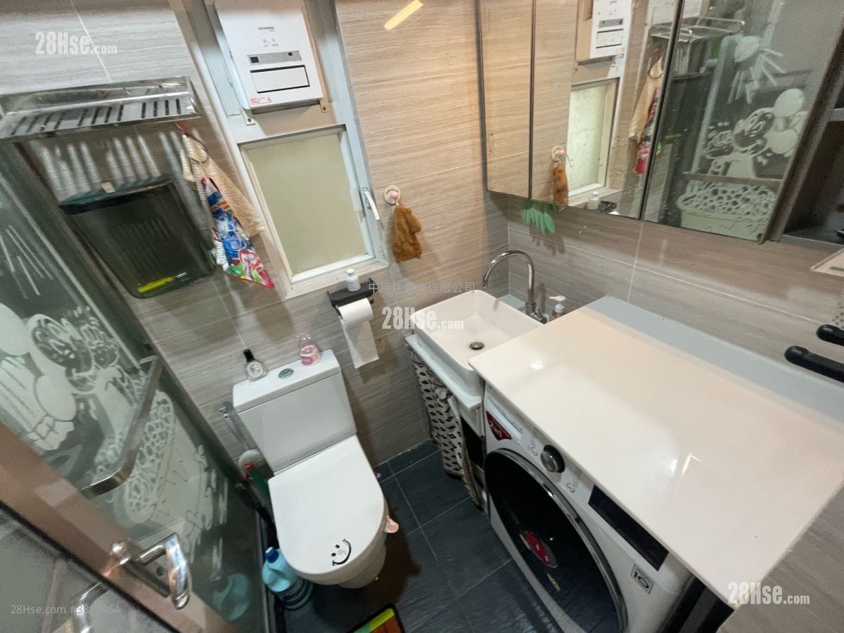 bathroom: Joyful Building Sell 2 Bedrooms 439 ft²