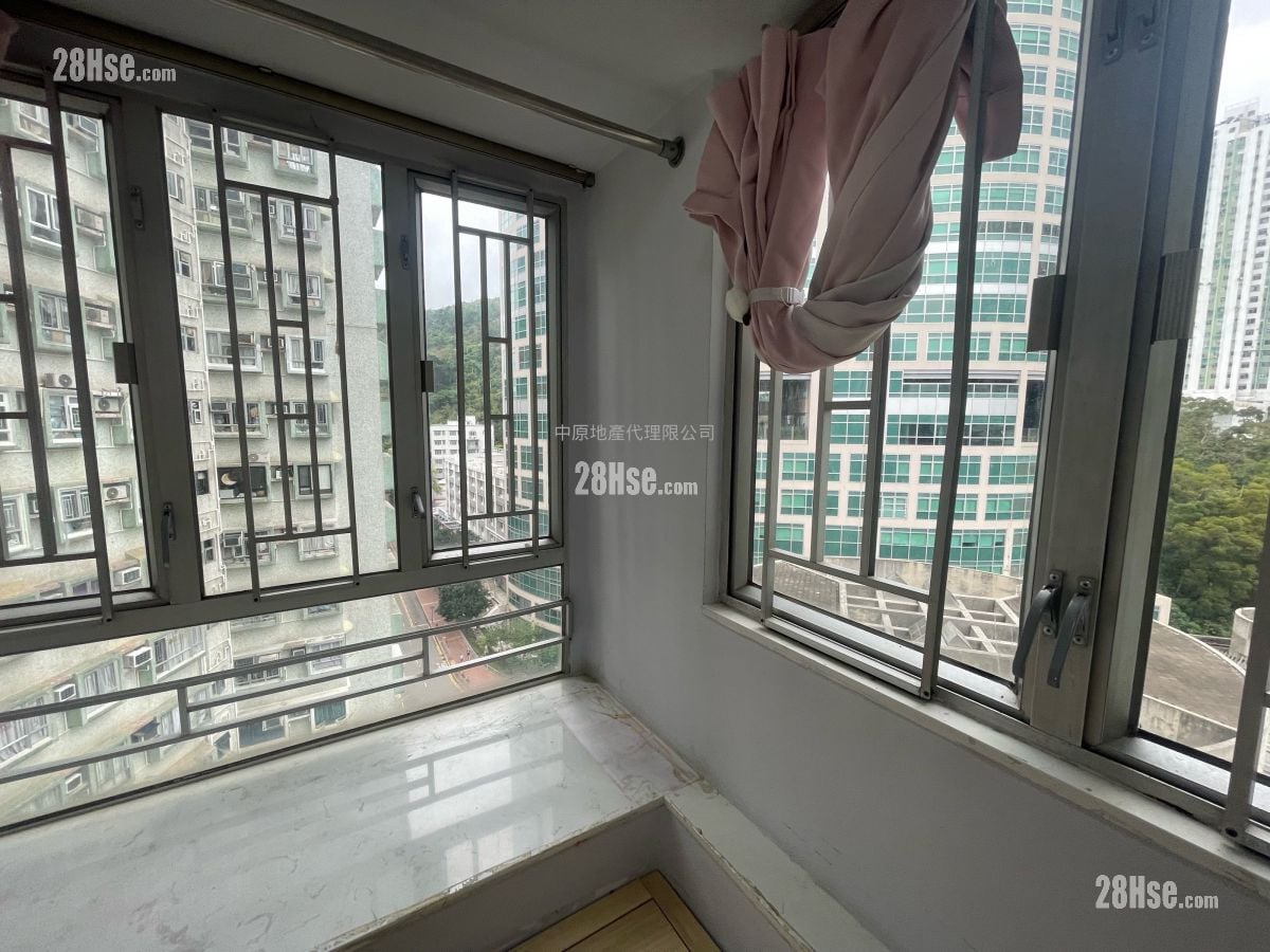 bedroom 1: Joyful Building Sell 2 Bedrooms 439 ft²