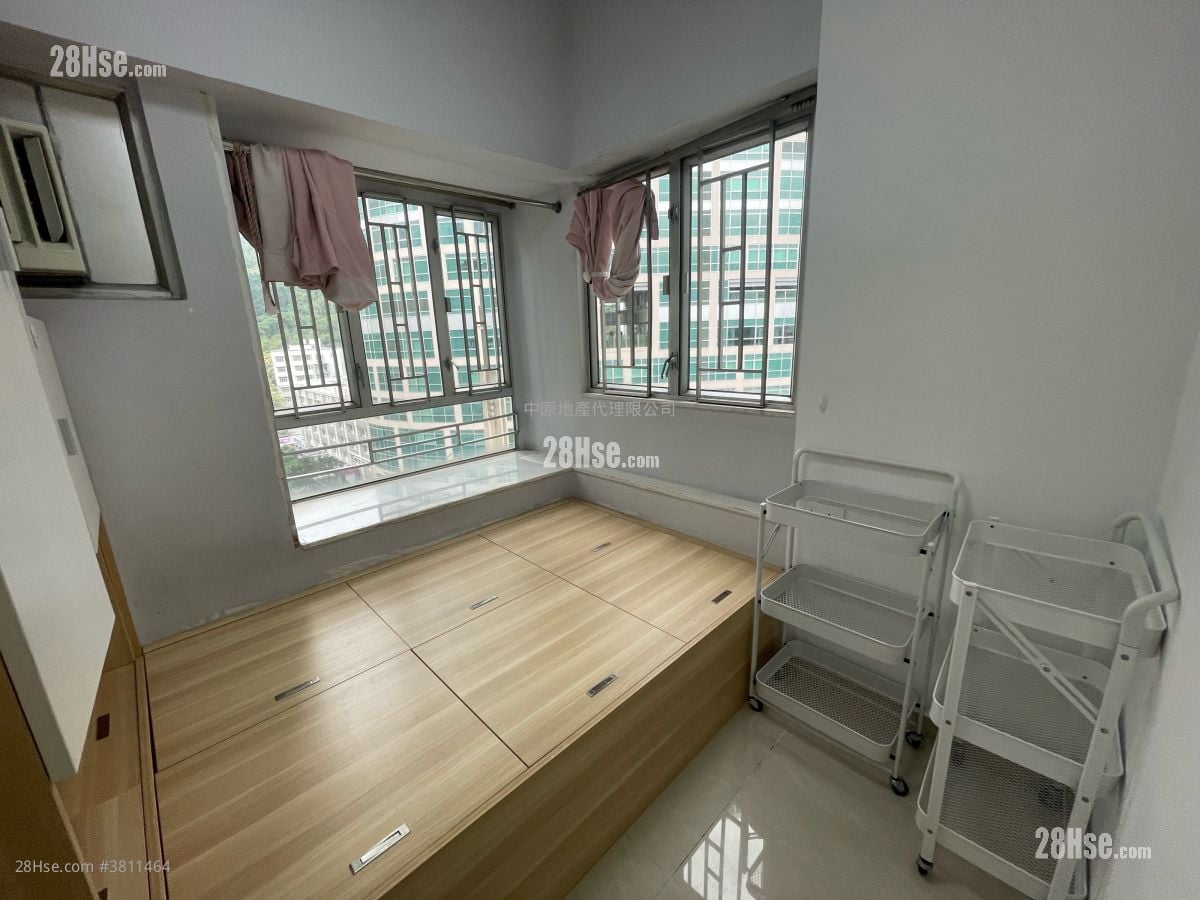 bedroom 1: Joyful Building Sell 2 Bedrooms 439 ft²