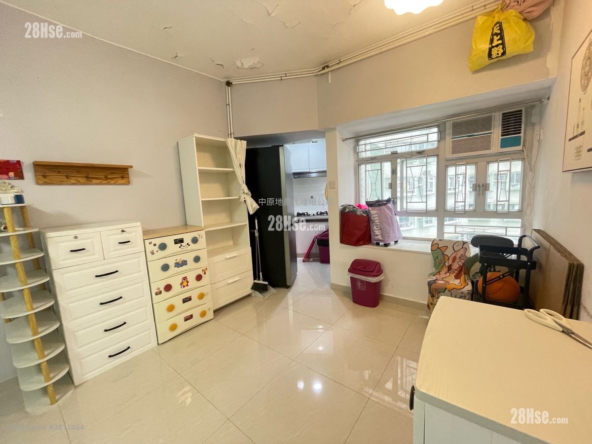 living room: Joyful Building Sell 2 Bedrooms 439 ft²