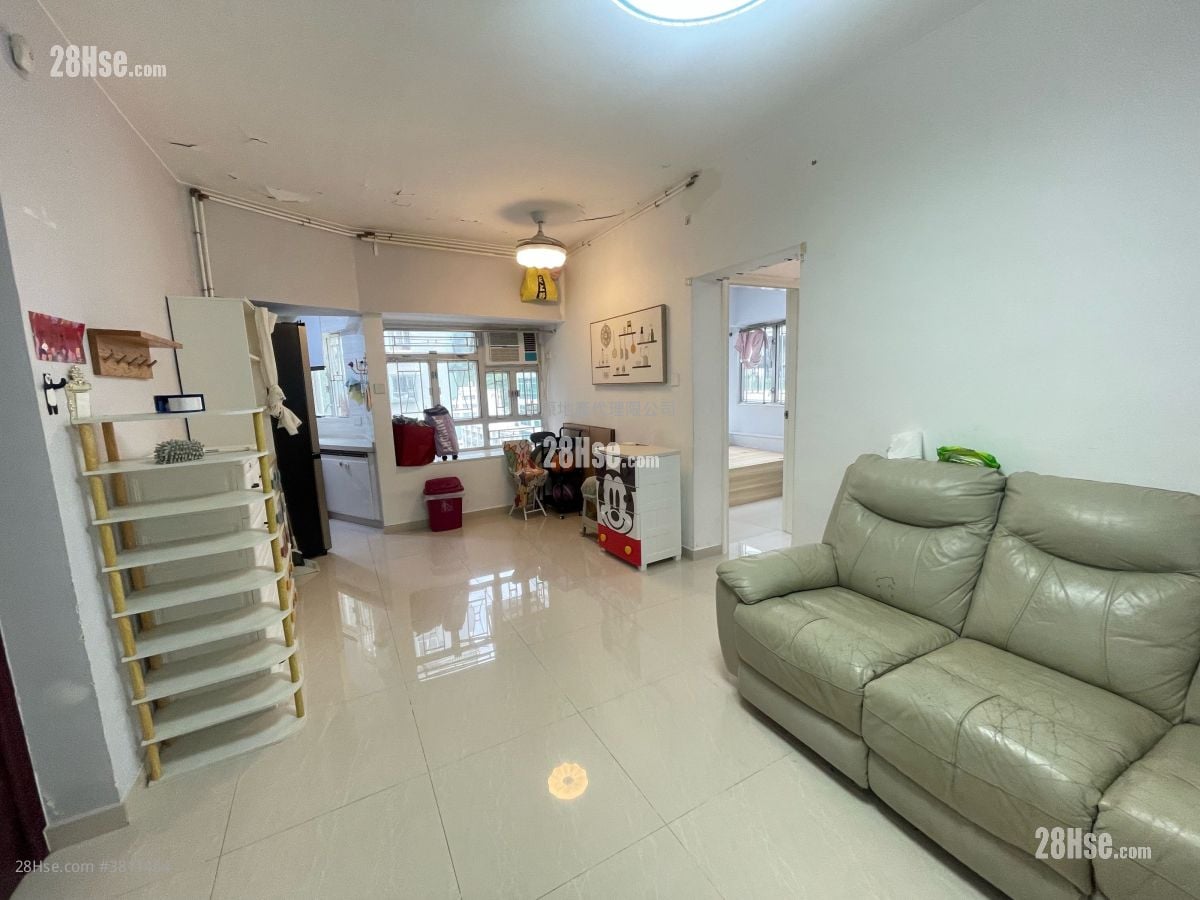 living room: Joyful Building Sell 2 Bedrooms 439 ft²