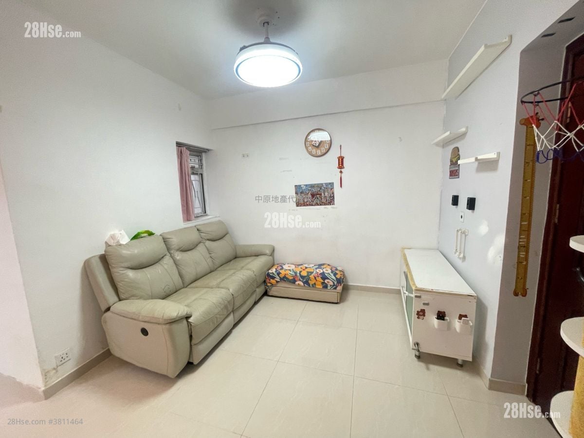 living room: Joyful Building Sell 2 Bedrooms 439 ft²