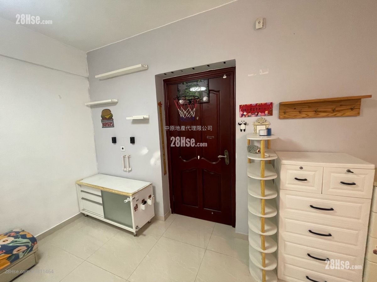 living room: Joyful Building Sell 2 Bedrooms 439 ft²