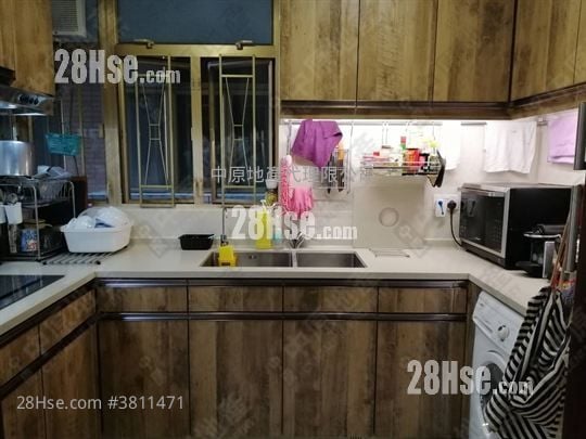 新峰花园 售盘 4 房 , 2 浴室 883 平方尺