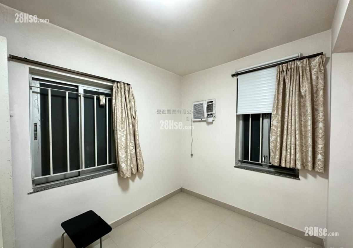 村屋 租盘 4 房 , 3 浴室 3,200 平方尺