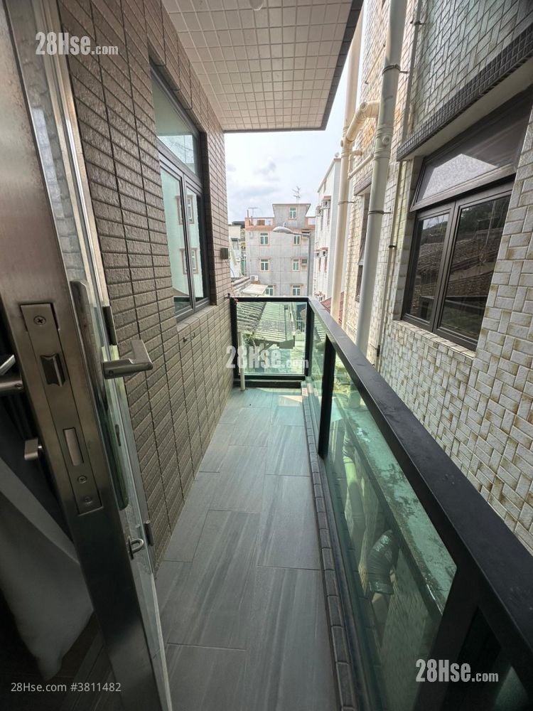 村屋 租盤 4 房 , 2 浴室 1,000 平方呎