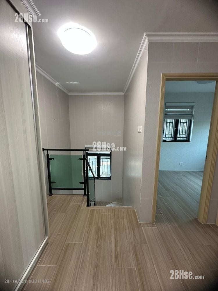 村屋 租盤 4 房 , 2 浴室 1,000 平方呎