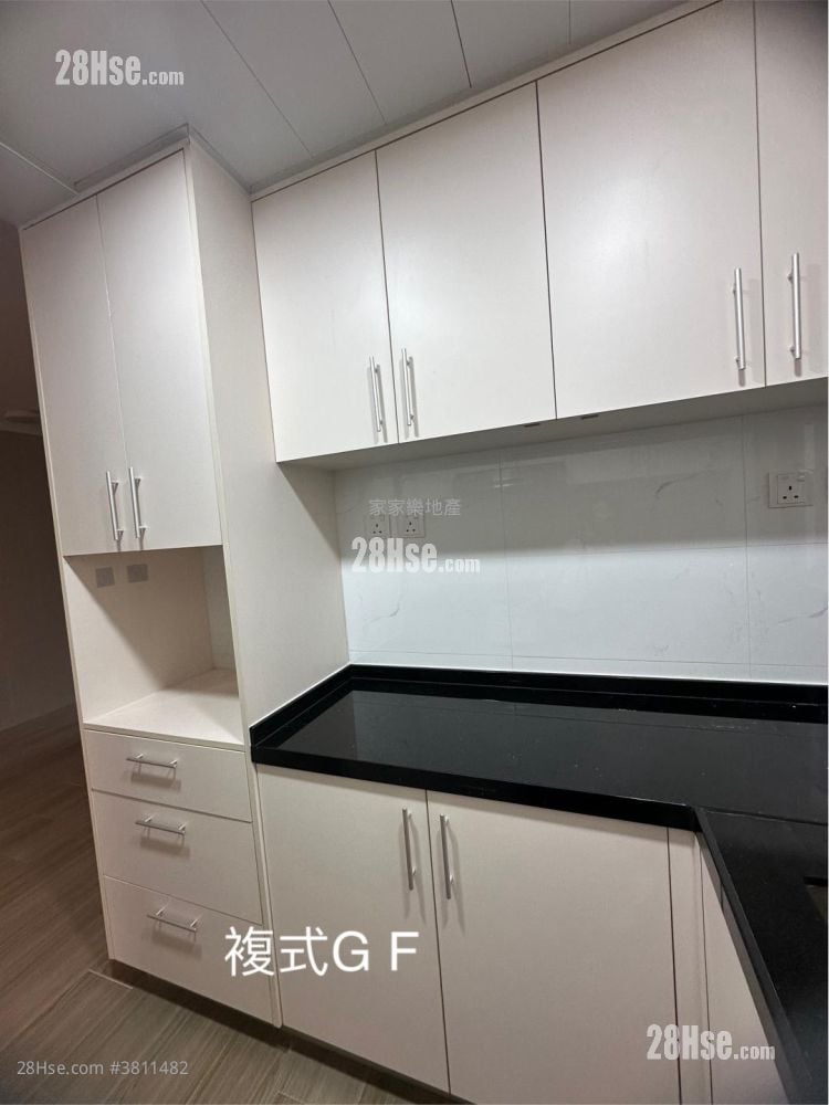 村屋 租盤 4 房 , 2 浴室 1,000 平方呎