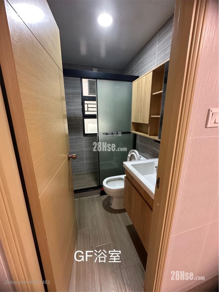 村屋 租盤 4 房 , 2 浴室 1,000 平方呎