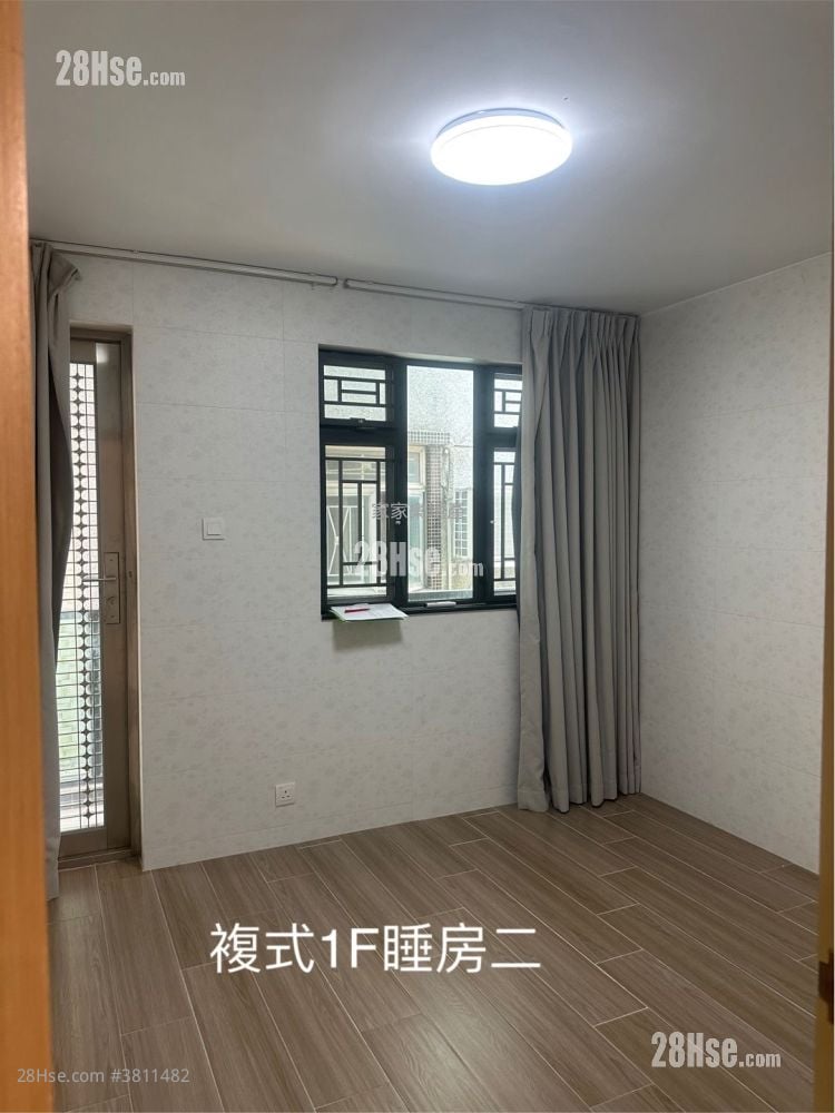 村屋 租盤 4 房 , 2 浴室 1,000 平方呎