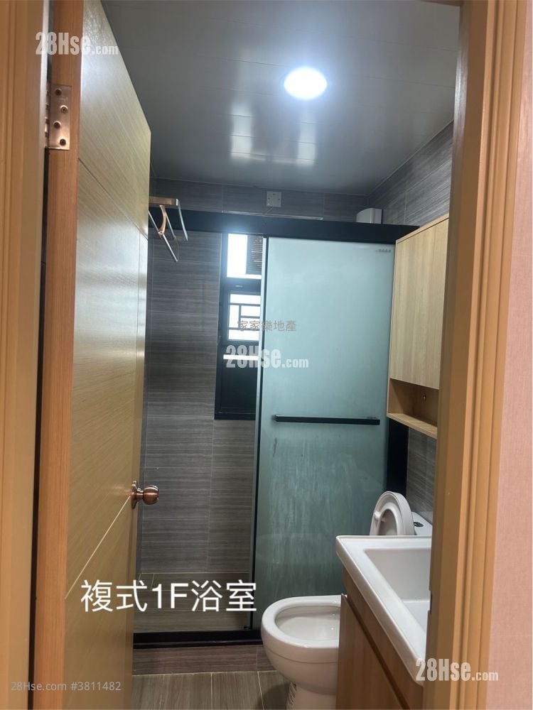 村屋 租盤 4 房 , 2 浴室 1,000 平方呎