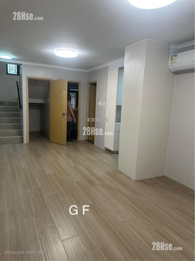 村屋 租盤 4 房 , 2 浴室 1,000 平方呎