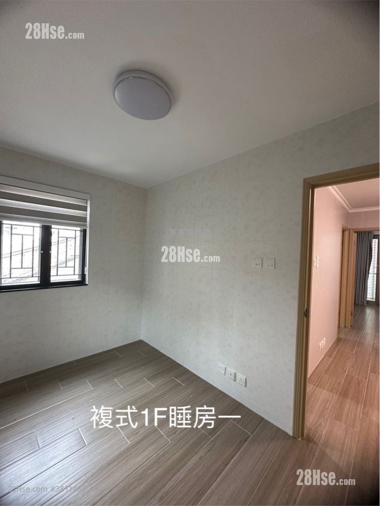 村屋 租盤 4 房 , 2 浴室 1,000 平方呎