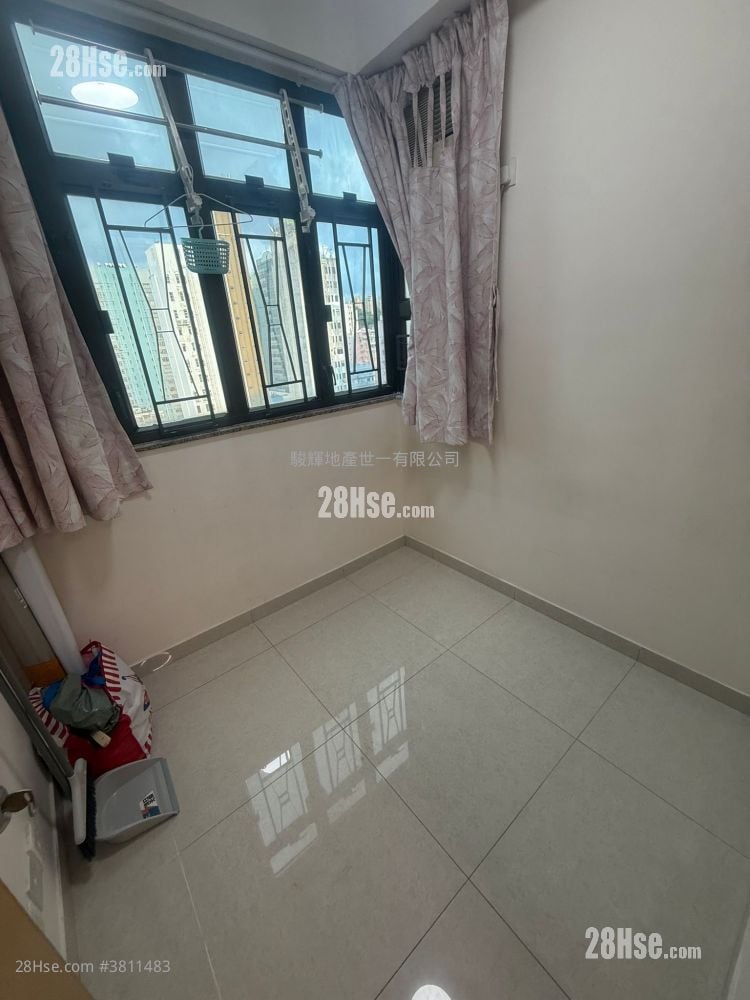 Winfield Building Sell 2 Bedrooms , 1 Bathroom 246 ft²