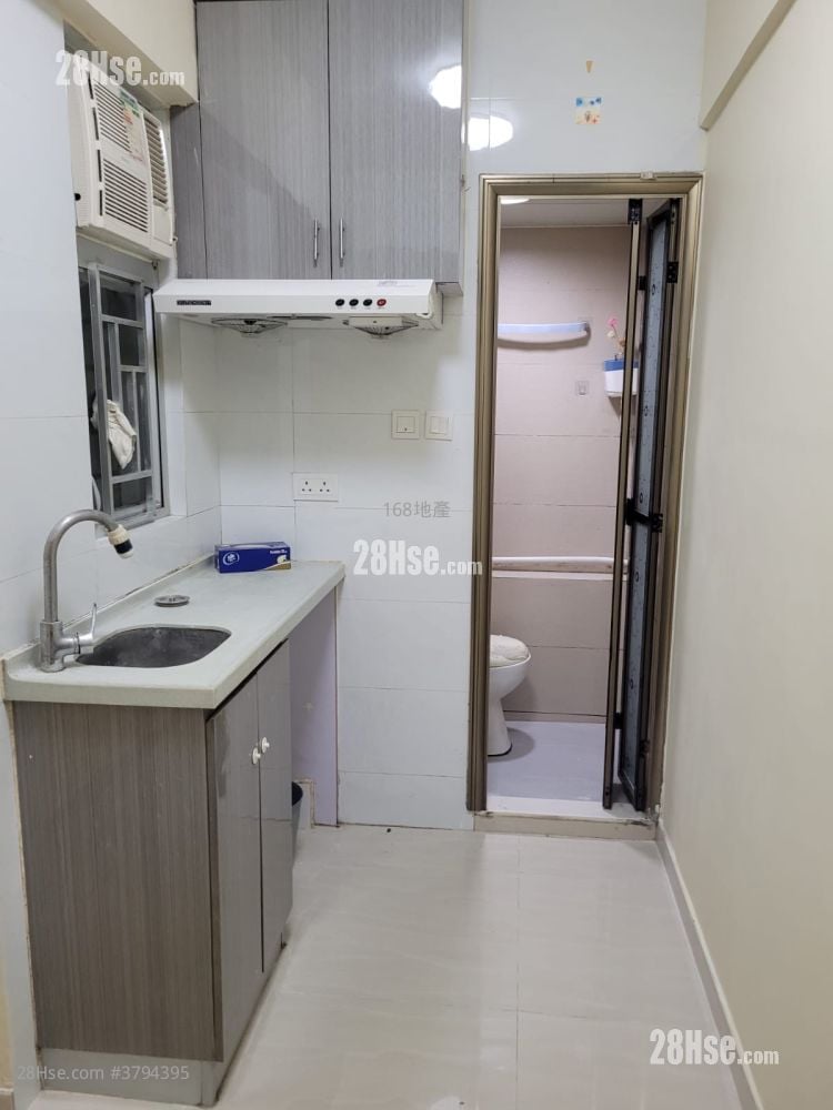 Tung Lo Court Rental 90 ft²