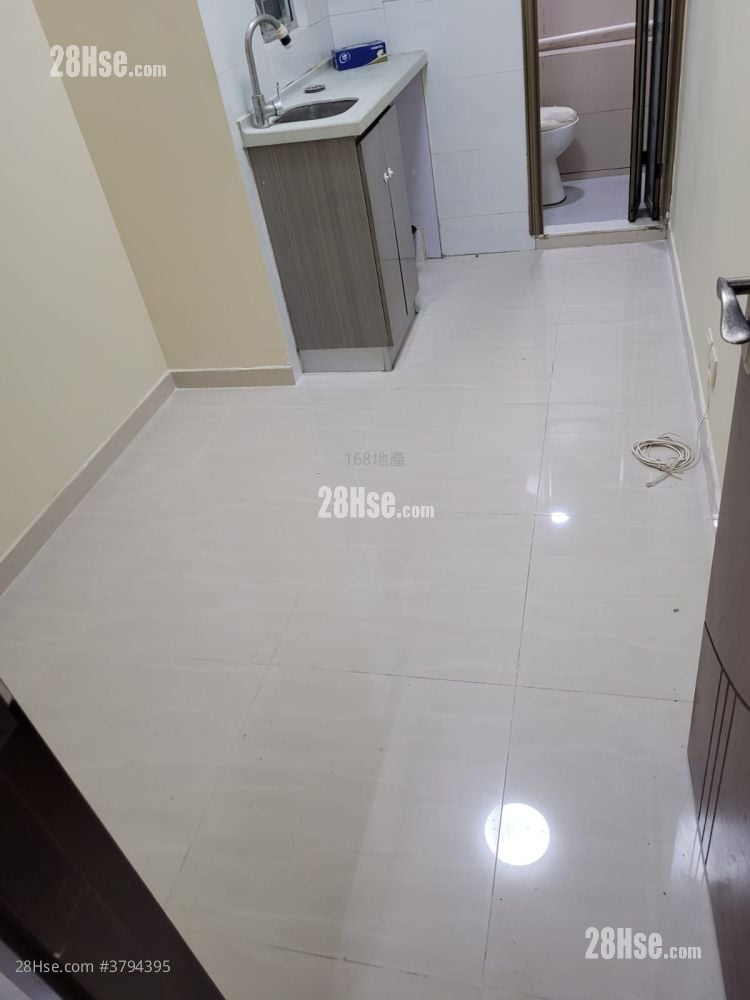 Tung Lo Court Rental 90 ft²