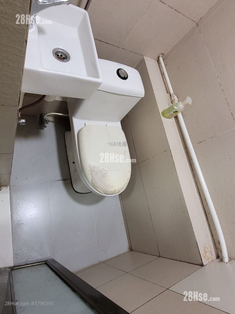 Tung Lo Court Rental 90 ft²