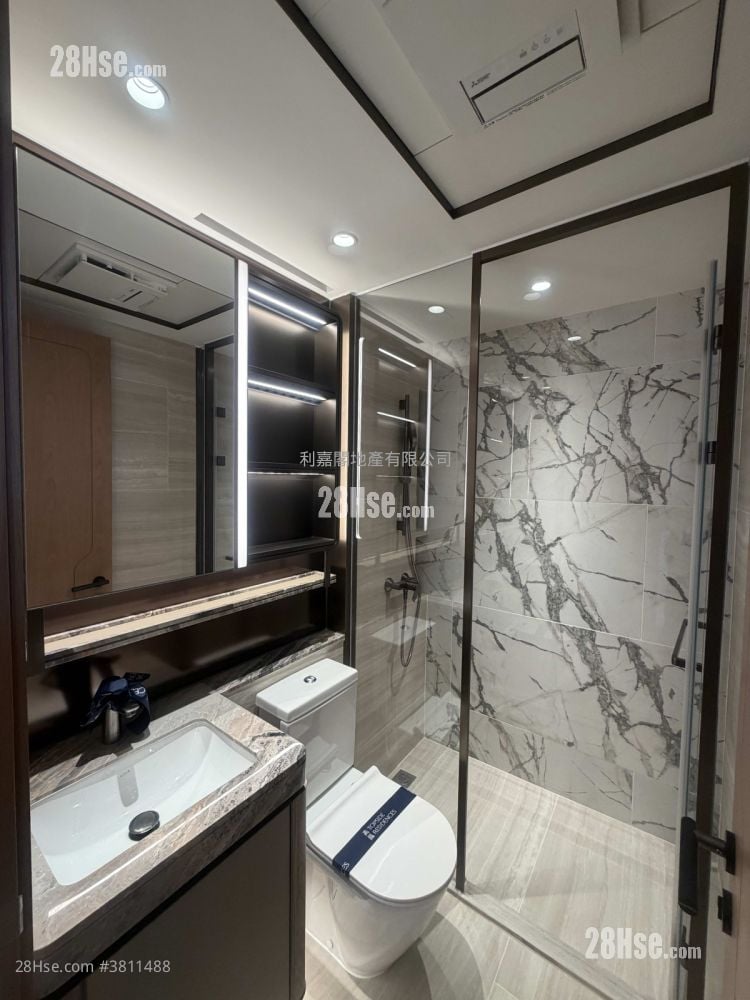 Topside Residence Rental 272 ft²