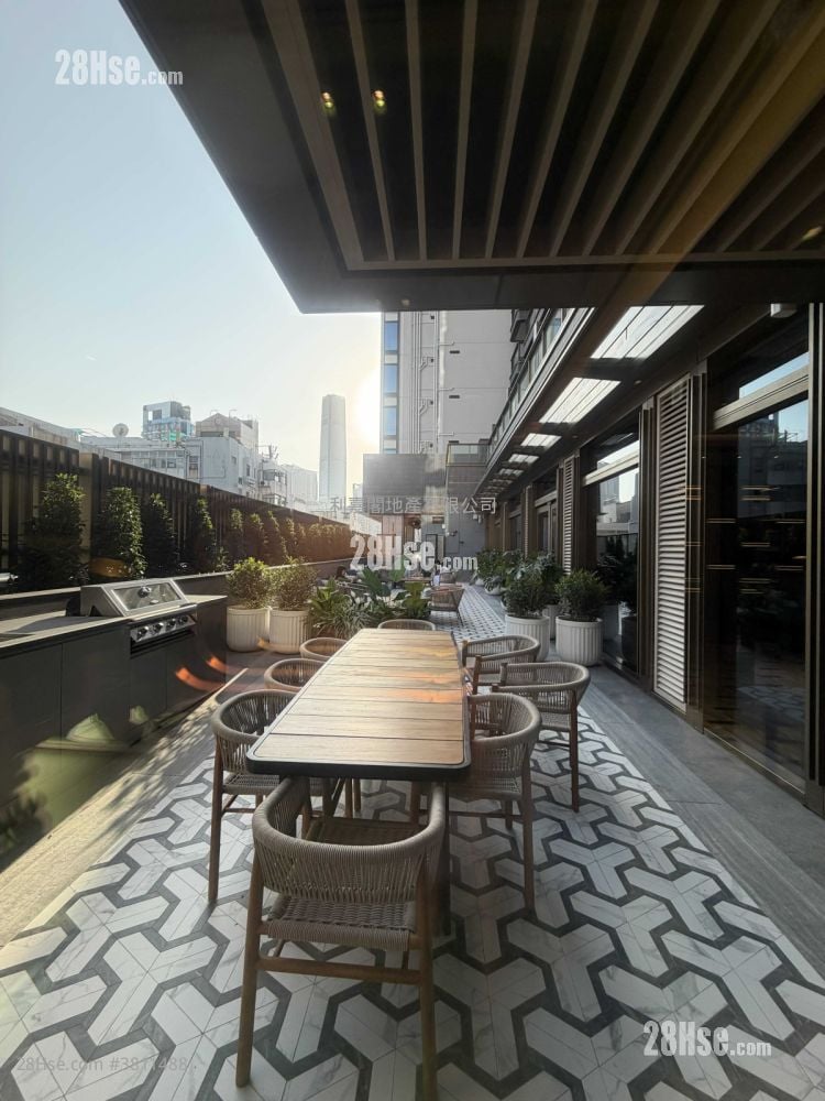 Topside Residence Rental 272 ft²