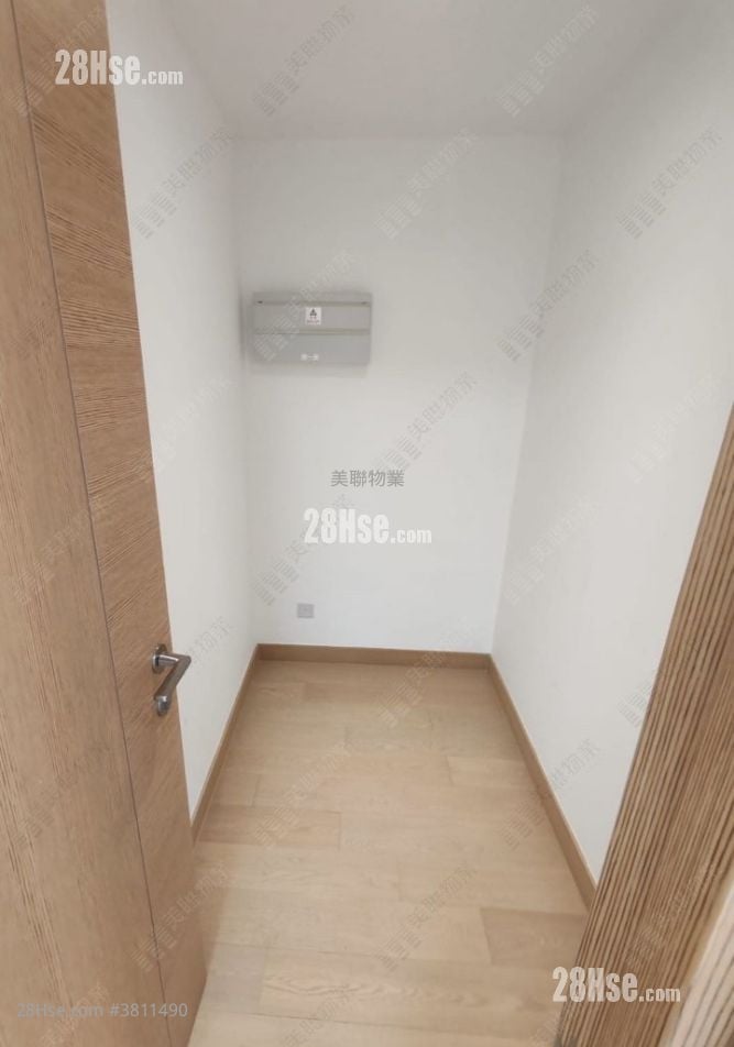 Victoria Skye Sell 2 Bedrooms 504 ft²