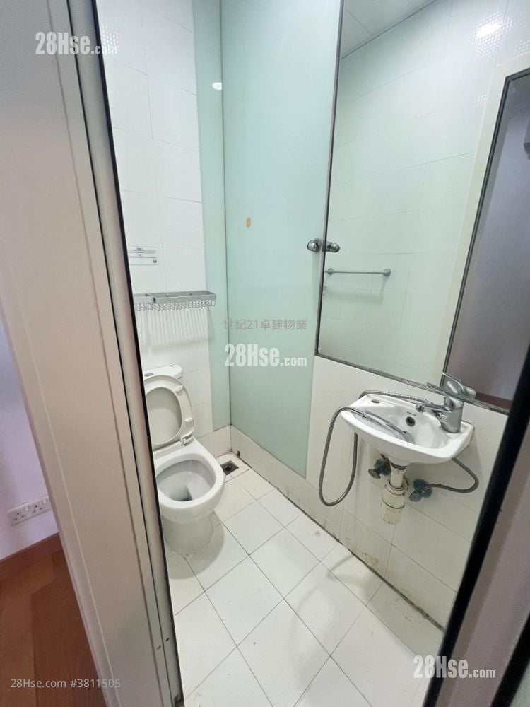 君临天下 租盘 4 房 , 3 浴室 2,334 平方尺