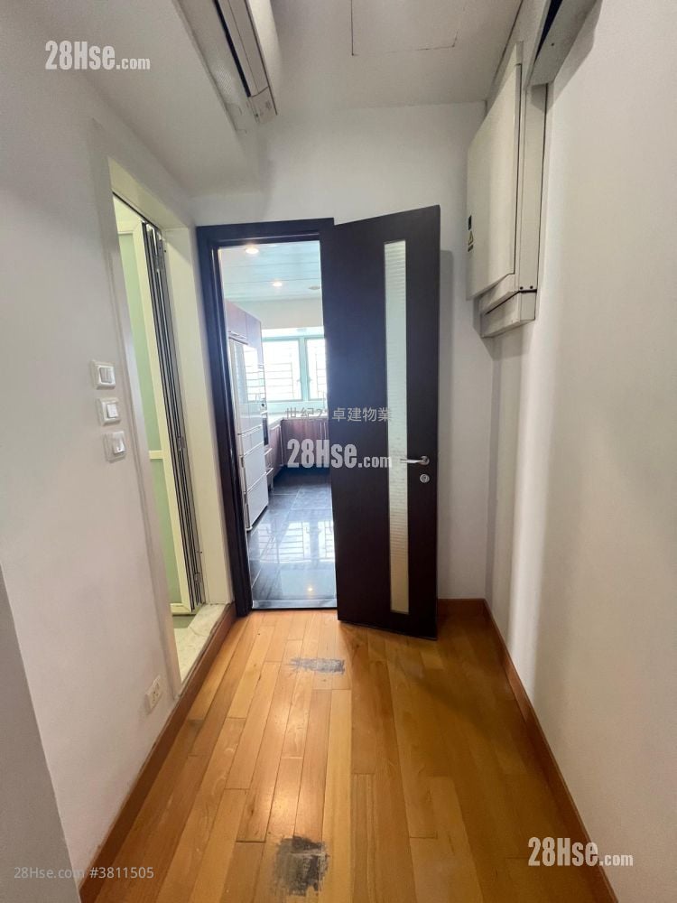 君临天下 租盘 4 房 , 3 浴室 2,334 平方尺