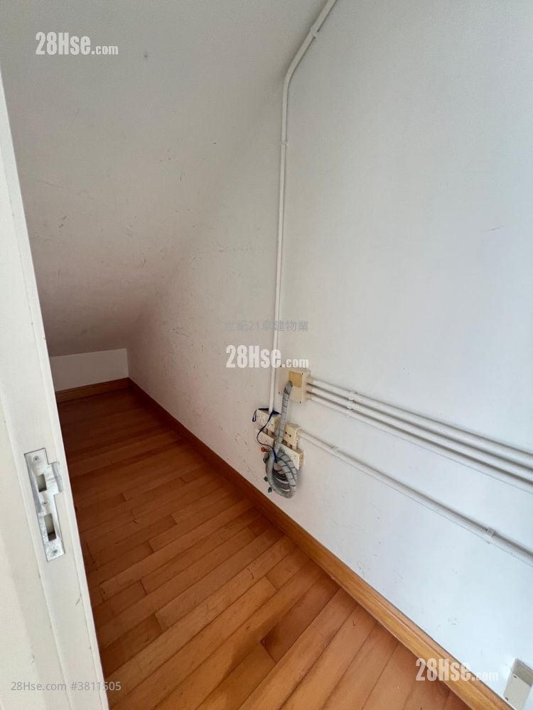 君临天下 租盘 4 房 , 3 浴室 2,334 平方尺