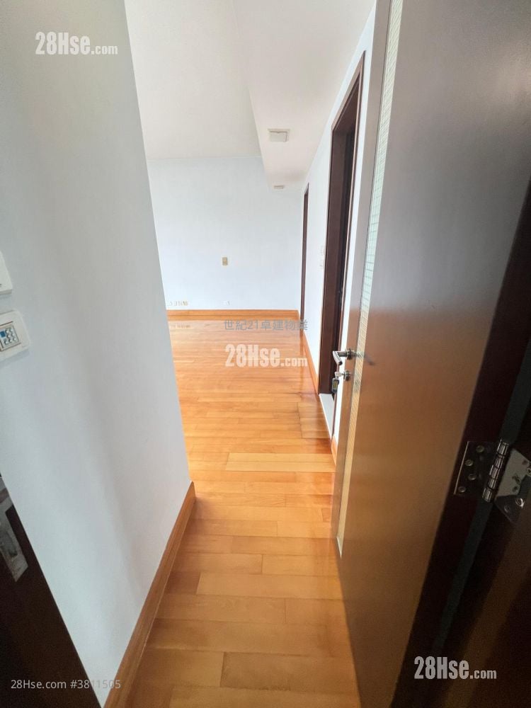 君临天下 租盘 4 房 , 3 浴室 2,334 平方尺