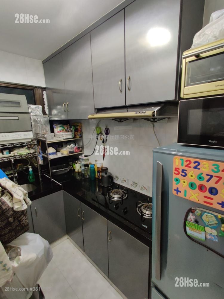 厨房: 祈德尊新村 售盘 2 房 , 1 浴室 442 平方尺