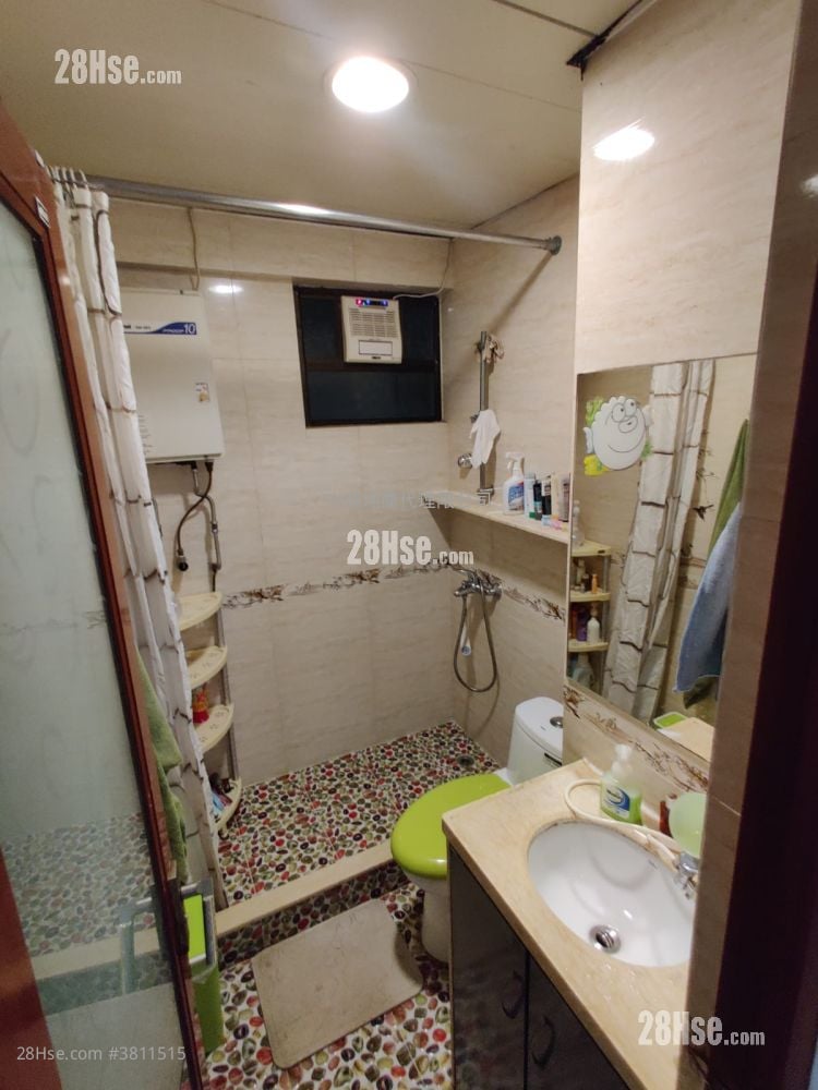 浴室: 祈德尊新村 售盘 2 房 , 1 浴室 442 平方尺