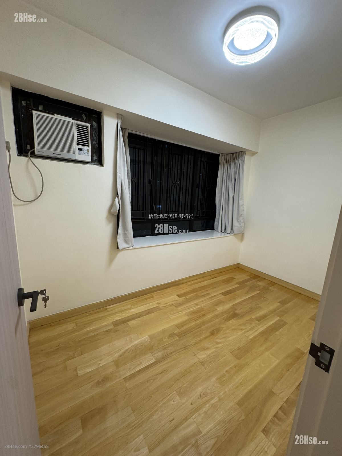 乐嘉中心 租盘 3 房 , 1 浴室 537 平方尺