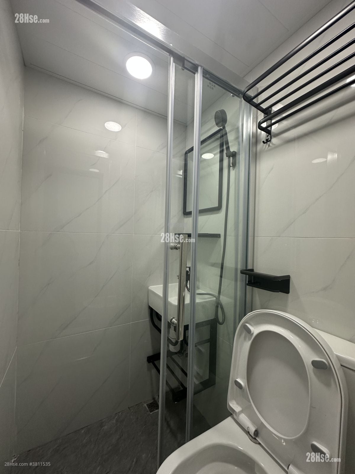 Golden Crown Court Rental 1 Bedroom , 1 Bathroom 160 ft²